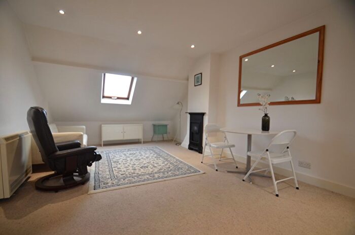 1 Bedroom Flat To Rent In Chaucer Road, Ashford, TW15