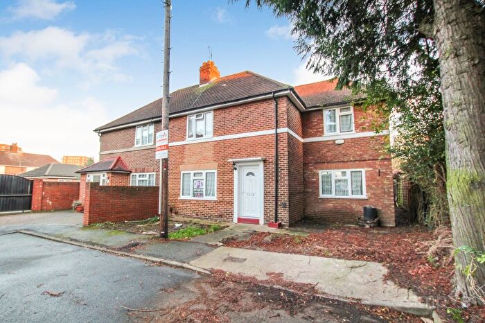 5 Bedroom Semi-detached House For Sale In Hermon Grove, Hayes, UB3