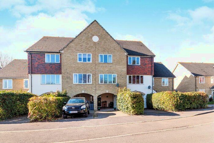 3 Bedroom Town House To Rent In Oakey Drive, Wokingham, RG40