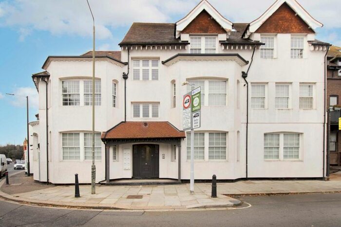 1 Bedroom Flat To Rent In Park Gate Court, High Street, Hampton Hill, Hampton, TW12