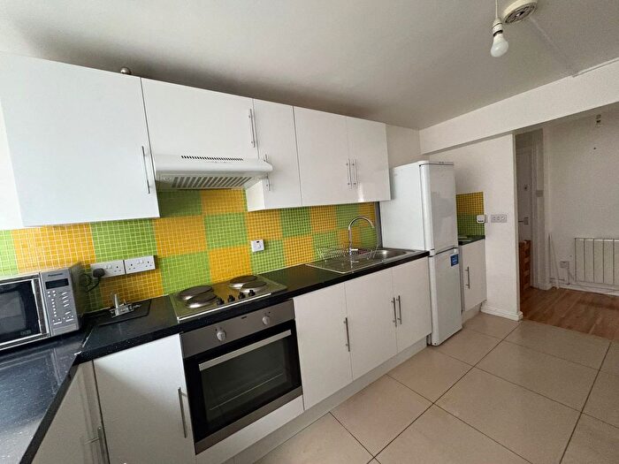 2 Bedroom Flat To Rent In Litchfield Avenue, London, E15