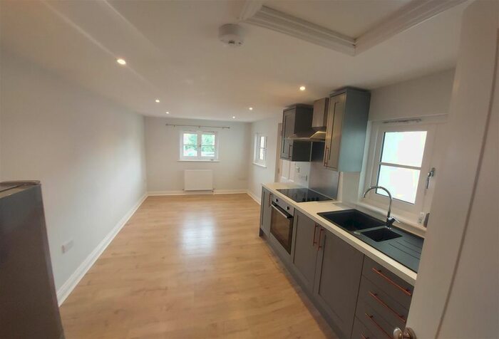 2 Bedroom Town House To Rent In Richmond Road, Richmond Road, EX4