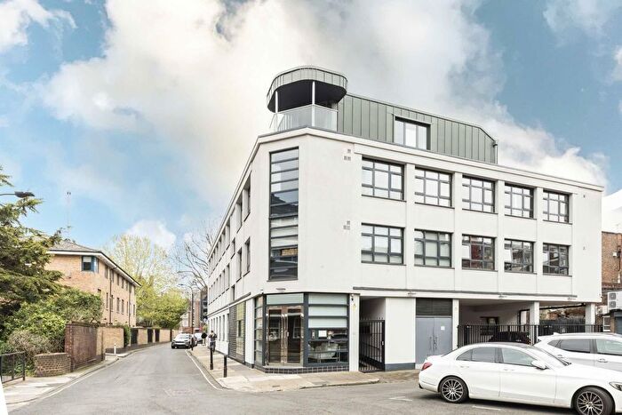 2 Bedroom Flat To Rent In Down Place, Hammersmith, W6