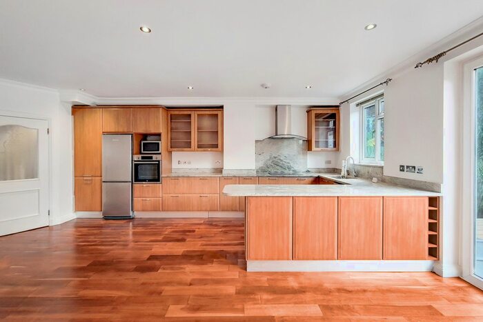 3 Bedroom Flat To Rent In Warwick Gardens, London, W14