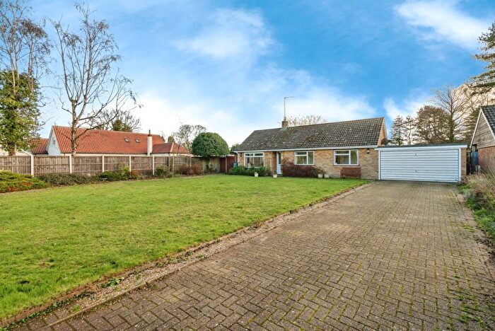 3 Bedroom Bungalow For Sale In Summer Drive, Hoveton, Norwich, Norfolk, NR12