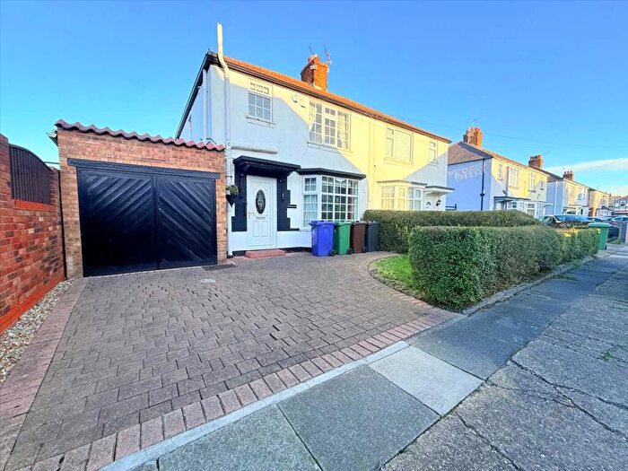 3 Bedroom Semi-Detached House For Sale In Claremont Road, Grimsby, DN32