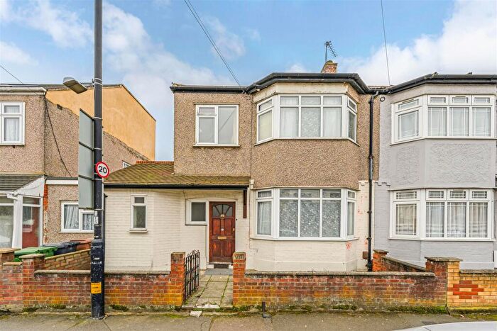 3 Bedroom House For Sale In Boundary Road, Walthamstow, E17
