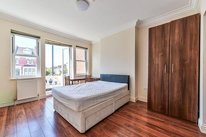 Studio To Rent In High Road, Stamford Hill, London, N15