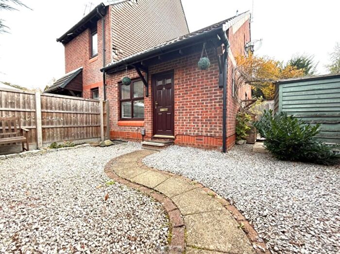 1 Bedroom End Terrace House For Sale In Woking, Surrey, GU21