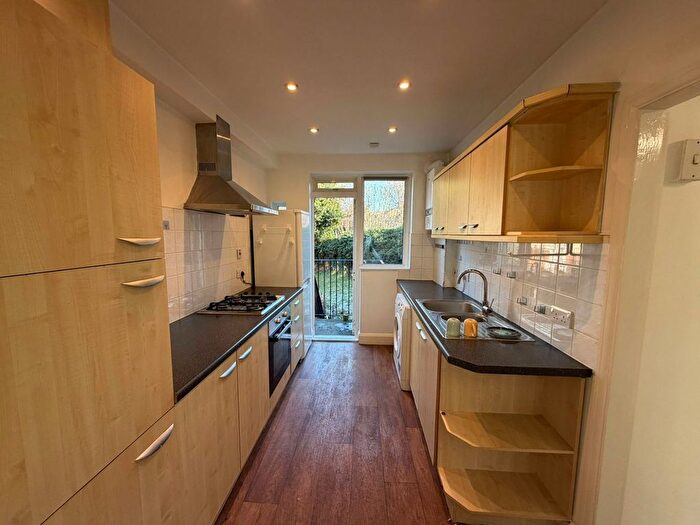 2 Bedroom Flat To Rent In St Ronans, Nether Street, N3