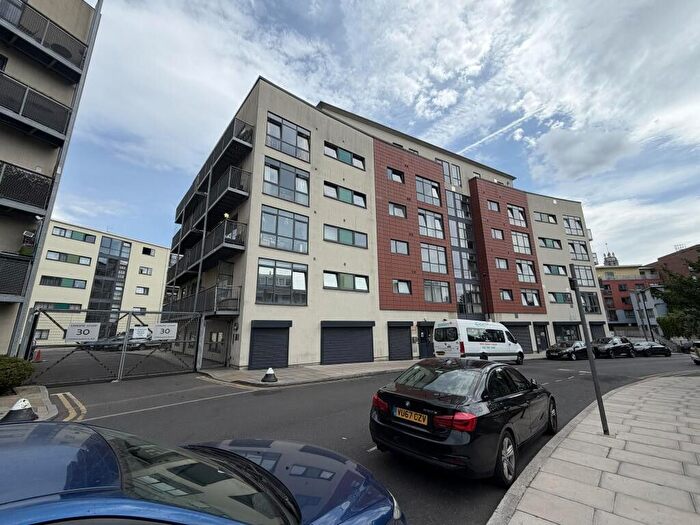 2 Bedroom Flat To Rent In Copenhagen Place, London, E14