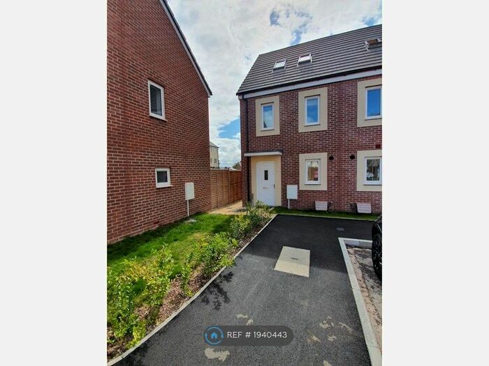 3 Bedroom End Of Terrace House To Rent In Hamilton Drive, Bridgwater, TA6
