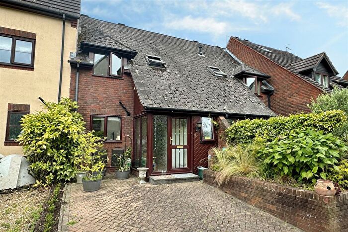 3 Bedroom Terraced House For Sale In Blackburn Way, Godalming, GU7
