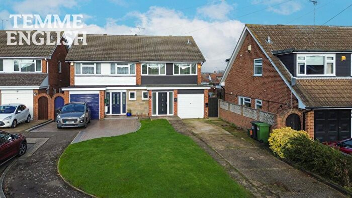 4 Bedroom Semi Detached House For Sale In Fourth Avenue, Wickford, SS11