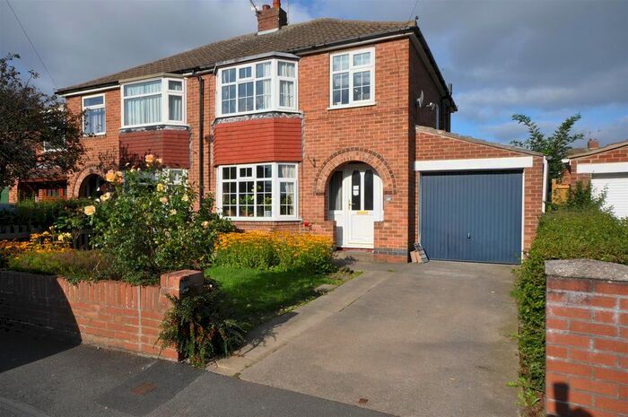 3 Bedroom Semi-Detached House To Rent In Eastholme Drive, York, YO30