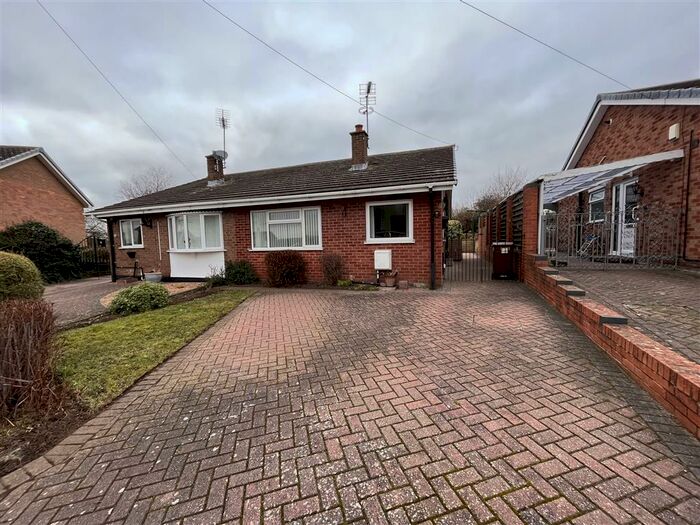2 Bedroom Bungalow To Rent In Devonshire Drive, Ollerton, Newark, NG22