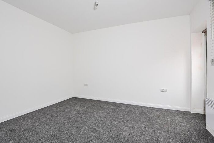 3 Bedroom Flat To Rent In Northumberland Avenue, Reading, RG2