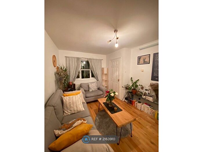 2 Bedroom Flat To Rent In Alpine Grove, London, E9