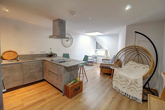 2 Bedroom Flat For Sale In Castle Street, Dundee, DD1