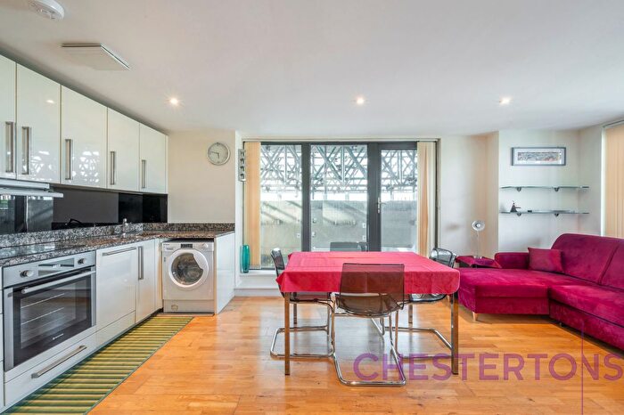 2 Bedroom Flat To Rent In Parkview Apartments, Chrisp Street, E14