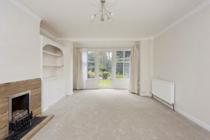 3 Bedroom Flat To Rent In Ember Lane, Esher, KT10