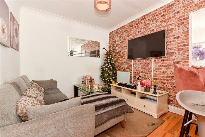 1 Bedroom Flat For Sale In West Hill Road, Ryde, Isle Of Wight, PO33