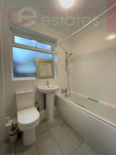 1 Bedroom Flat To Rent In Thicket Road, London, SE20