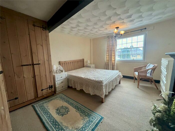 3 Bedroom Flat To Rent In Radlett Road, Frogmore, St. Albans, Hertfordshire, AL2