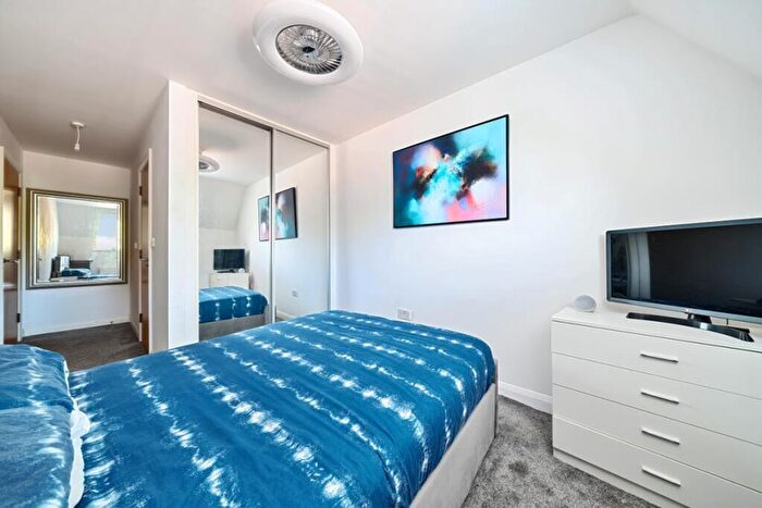 2 Bedroom Apartment To Rent In Cheam Road, Epsom, KT17