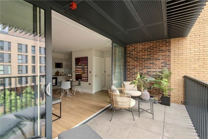 2 Bedroom Flat To Rent In Greyhound Parade, Wimbledon Grounds, London, SW17