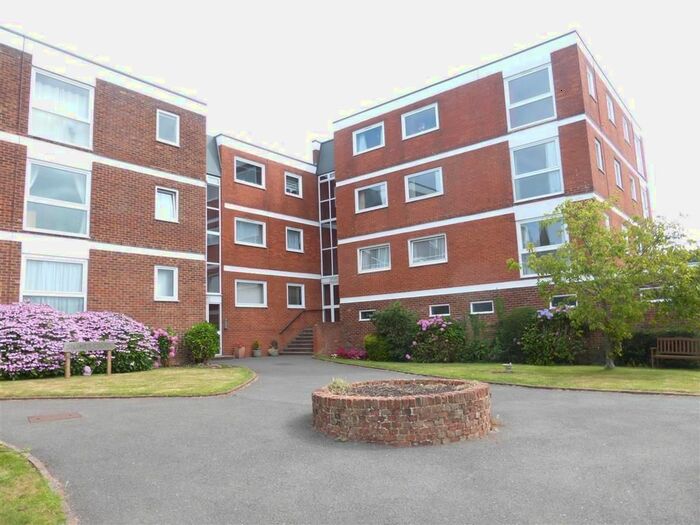 2 Bedroom Flat To Rent In Crescent Way, Burgess Hill, RH15