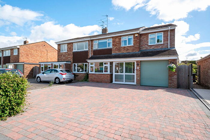 4 Bedroom Semi-Detached House For Sale In Oakley, RG23