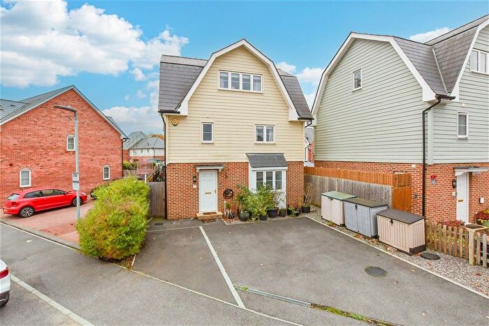 4 Bedroom Detached House For Sale In Carmelite Road, Aylesford, Kent, ME20
