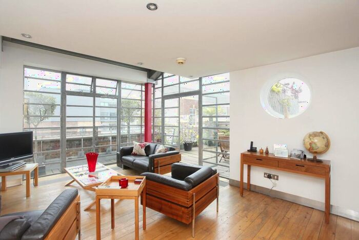 2 Bedroom Flat To Rent In The Rooftops, Clerkenwell, London, EC1V