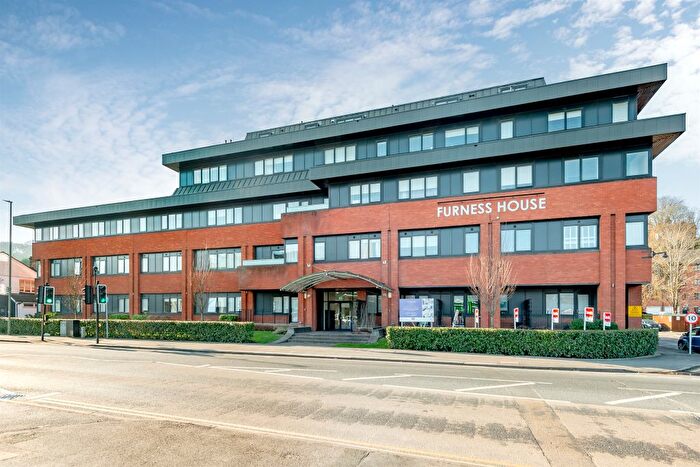 2 Bedroom Flat For Sale In Brighton Road, Redhill, RH1