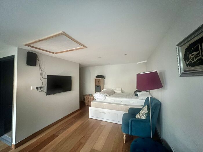 1 Bedroom Studio To Rent In Fern Avenue, CR4