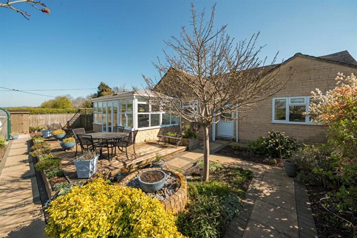 3 Bedroom Detached Bungalow For Sale In Hambledon Close, Todber, Sturminster Newton, DT10