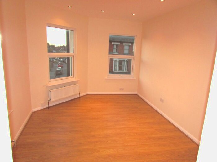 2 Bedroom Flat To Rent In Hertford Road, Enfield, EN3