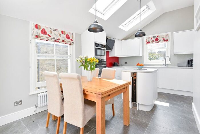 2 Bedroom Maisonette For Sale In Midmoor Road, Balham, London, SW12