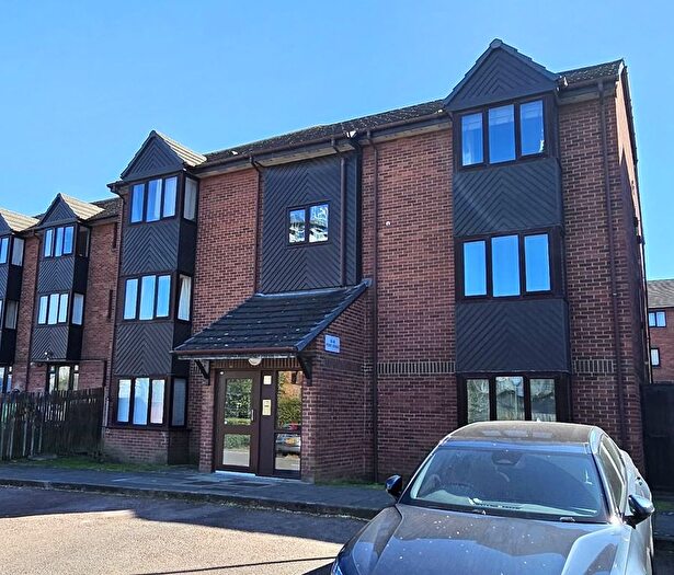 1 Bedroom Flat For Sale In Perry Avenue, East Acton, W3