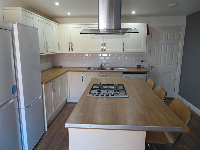 6 Bedroom House To Rent In Margate Road, Southsea, PO5