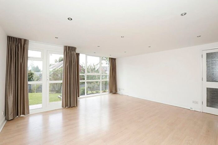 2 Bedroom Flat For Sale In Homelands Drive, Crystal Palace, London, SE19
