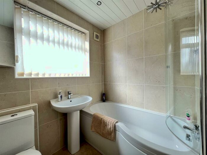 2 Bedroom Semi-Detached Bungalow For Sale In Shirley Avenue, Hyde, SK14