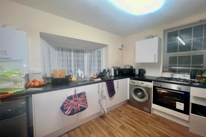 2 Bedroom Flat To Rent In Bearwood Road, Smethwick, B66