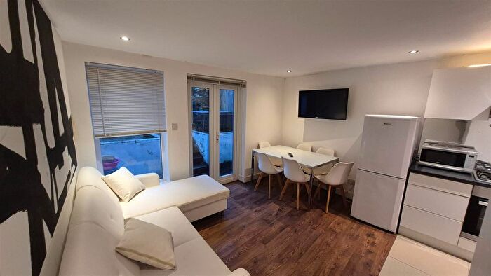 1 Bedroom Flat To Rent In Hetley Road, London, W12