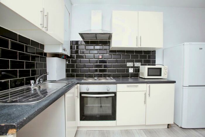 Studio To Rent In High Road, Tottenham, London, N17
