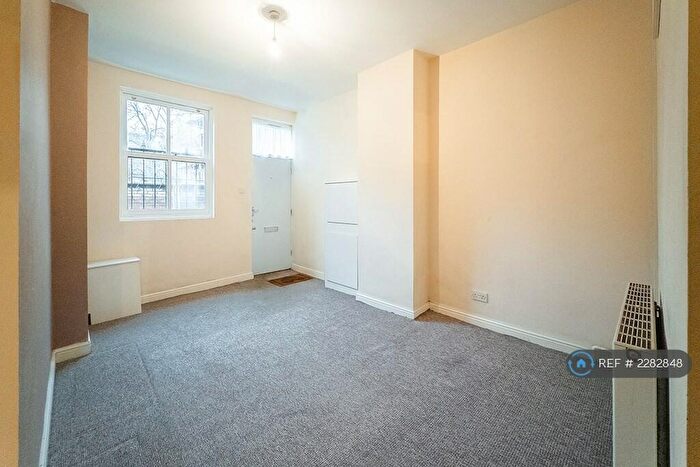 1 Bedroom Flat To Rent In Stamford Arcade, Ashton-Under-Lyne, OL6