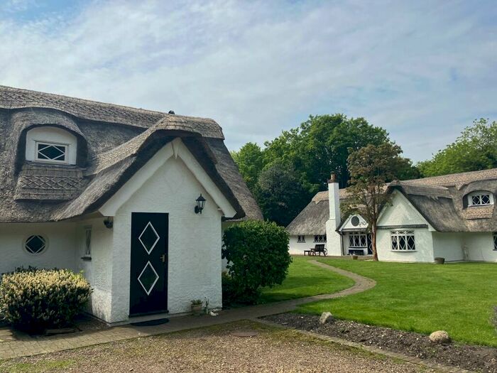 4 Bedroom Detached House For Sale In Robins Nest Hill, Little Berkhamsted, SG13