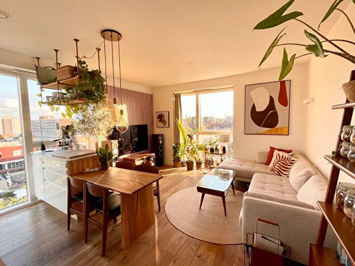 1 Bedroom Flat For Sale In Rosina Street, London, E9