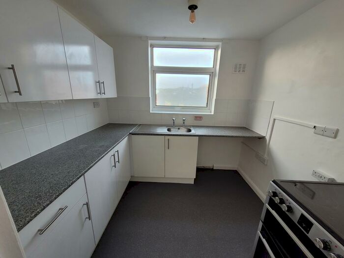 3 Bedroom Flat To Rent In Valley Drive, Newthorpe, NG16